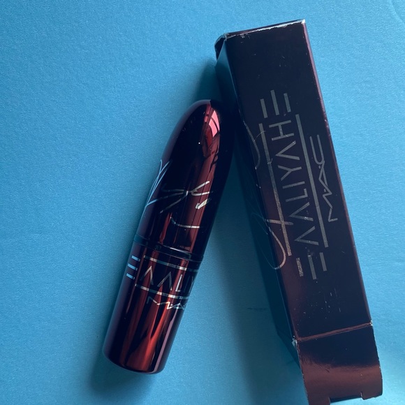 Mac X Aaliyah Lipstick in Street Thing - Picture 7 of 15